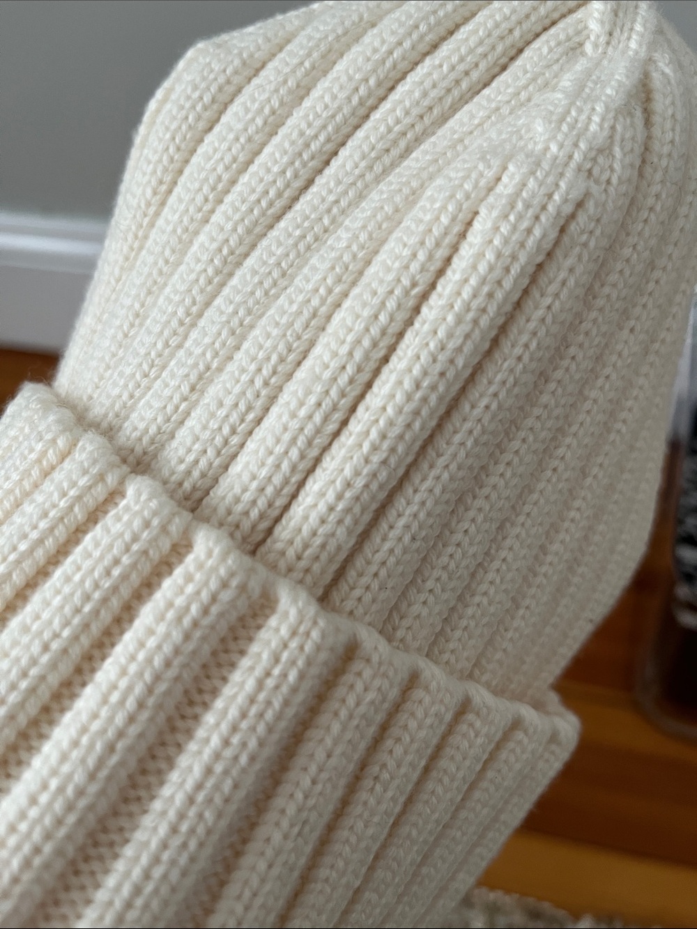 Moncler Cream Ribbed Fold-Cuff Beanie with Logo Patch - Picture 3 of 3